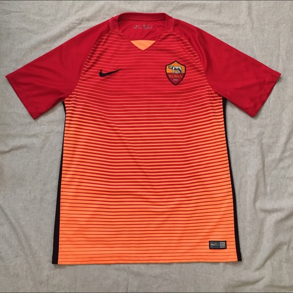 By Photo Congress || As Roma Nike Shop By Photo Congress || As Roma Nike Shop